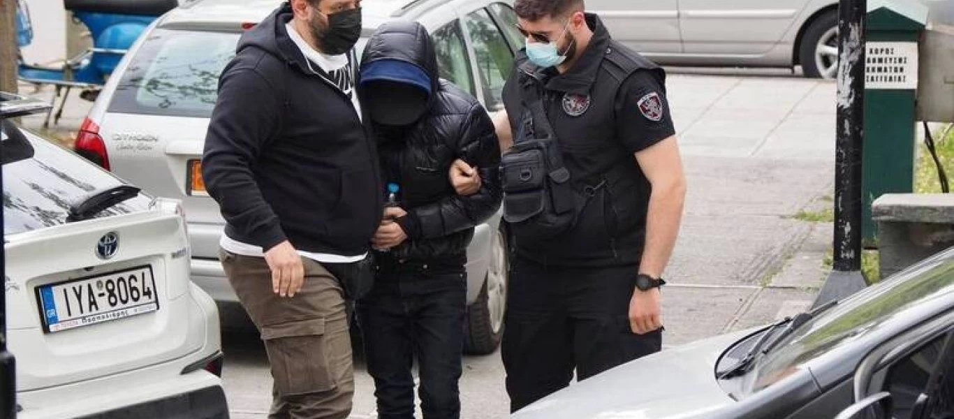 Στον Κορυδαλλό αύριο ο Μένιος Φουρθιώτης: Θα υποβληθεί σε τεστ για τον κορωνοΙό πριν τη μεταφορά του